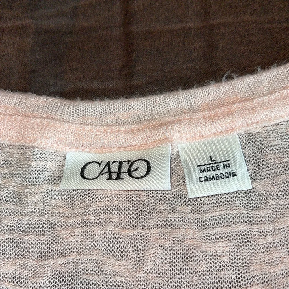 3/$15. Bundle sale Catos Peach cap sleeve L t shirt with fringe hem - Picture 3 of 10